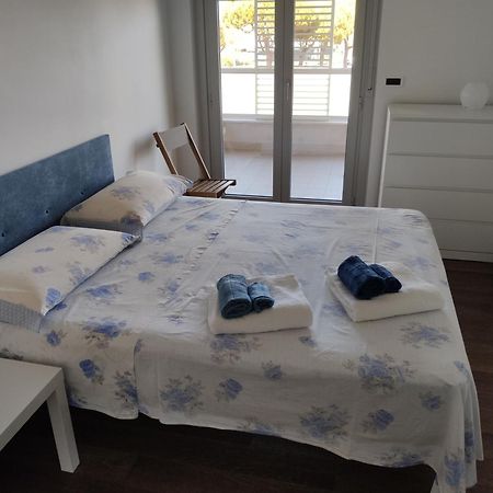 White-Blue Vibes, Seafront 2-Bedroom Apt Montesilvano Marina Buitenkant foto