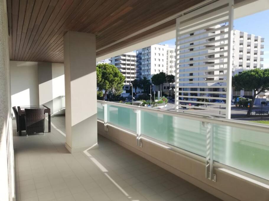 White-Blue Vibes, Seafront 2-Bedroom Apt Montesilvano Marina Buitenkant foto