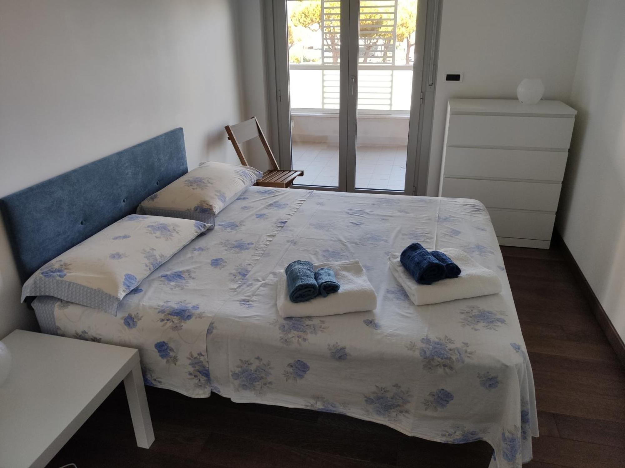 White-Blue Vibes, Seafront 2-Bedroom Apt Montesilvano Marina Buitenkant foto