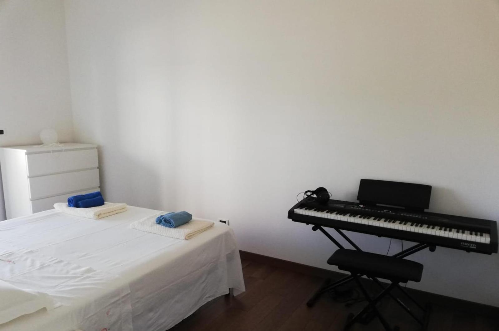 White-Blue Vibes, Seafront 2-Bedroom Apt Montesilvano Marina Buitenkant foto