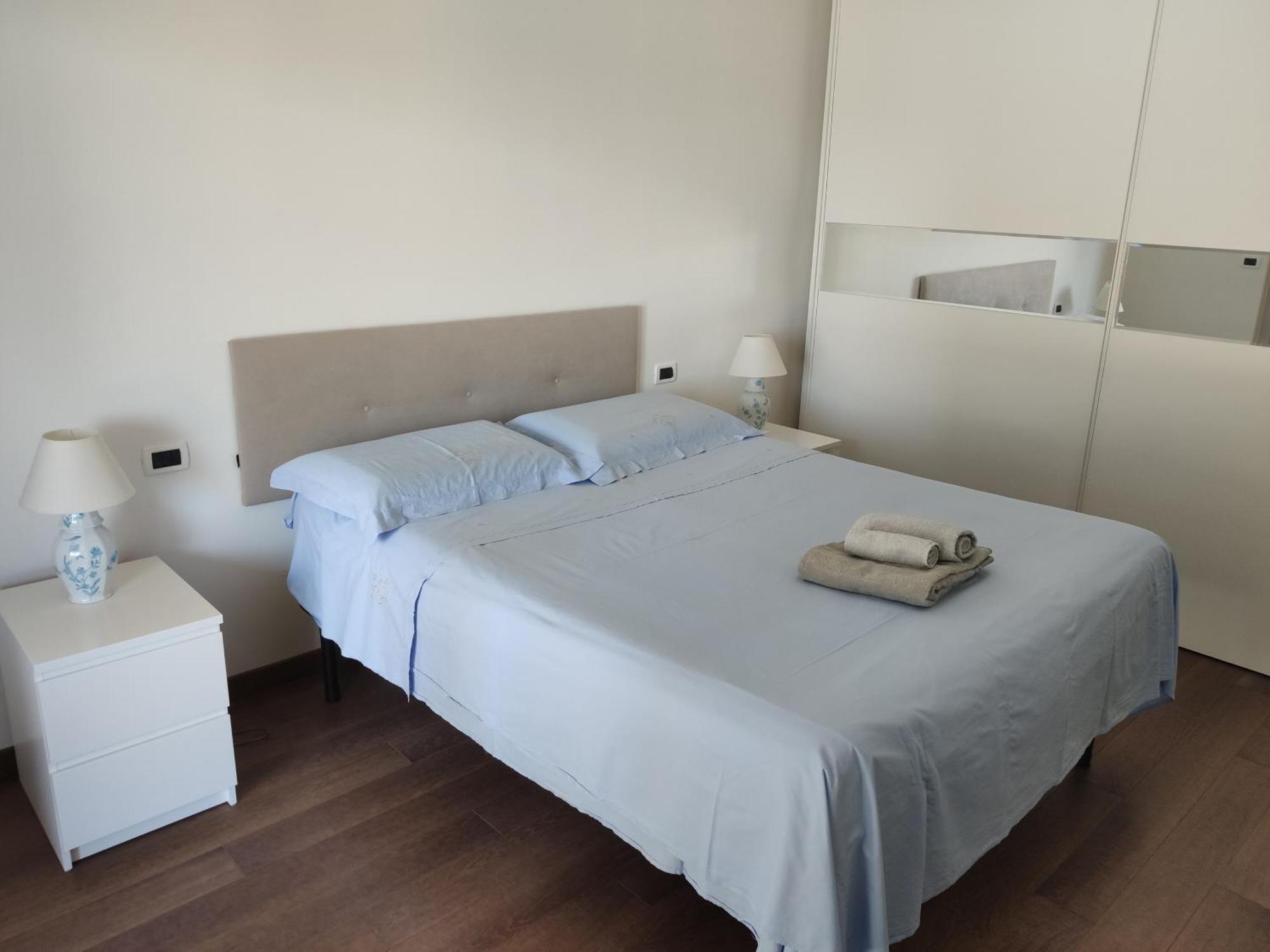 White-Blue Vibes, Seafront 2-Bedroom Apt Montesilvano Marina Buitenkant foto